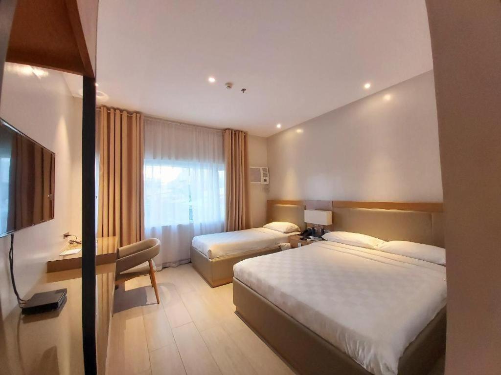 Avenue Suites Bacolod Exterior photo