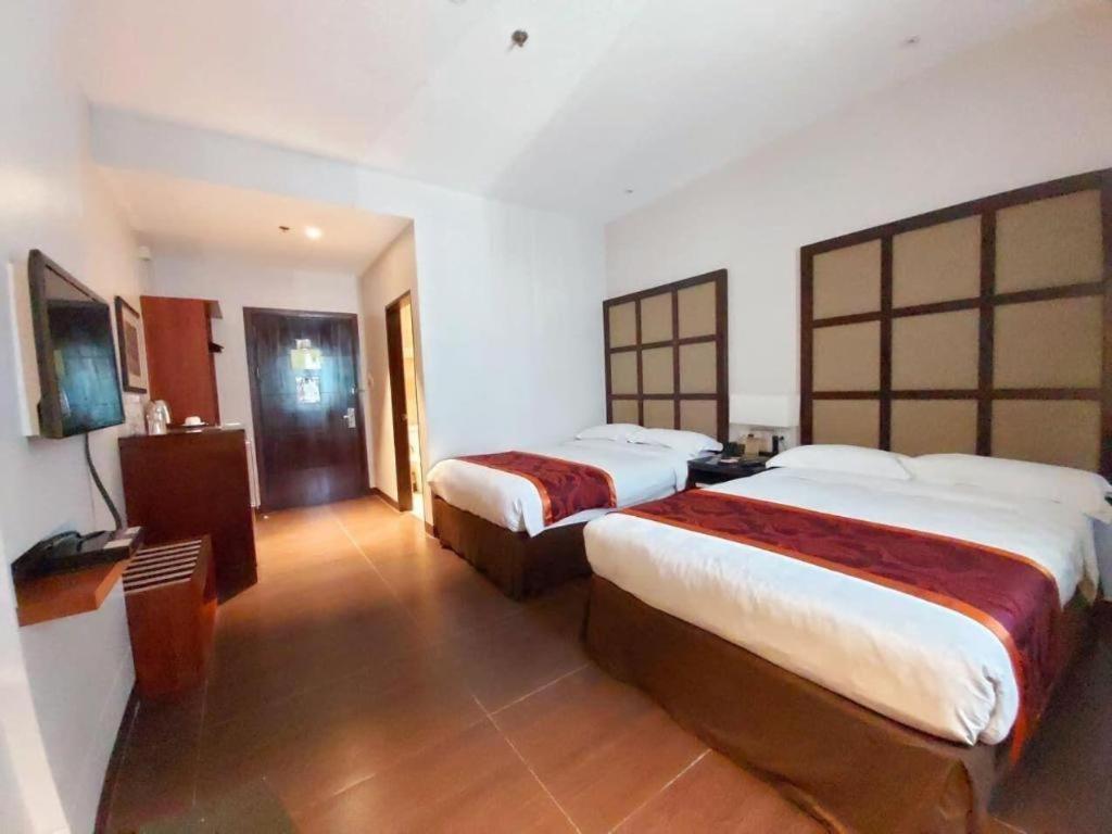 Avenue Suites Bacolod Exterior photo
