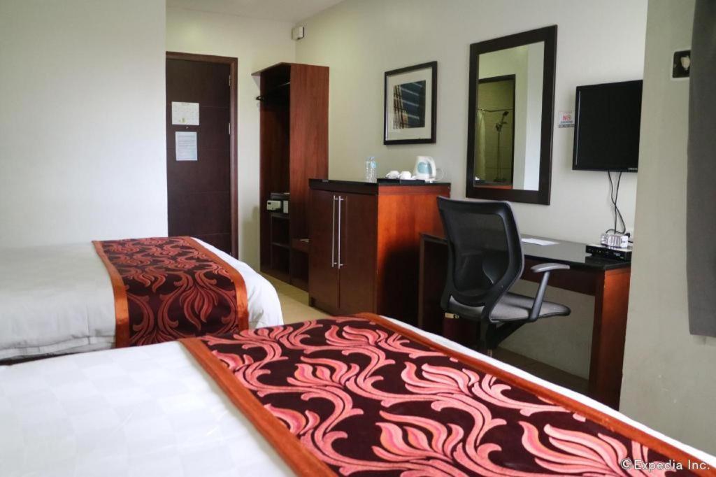Avenue Suites Bacolod Exterior photo