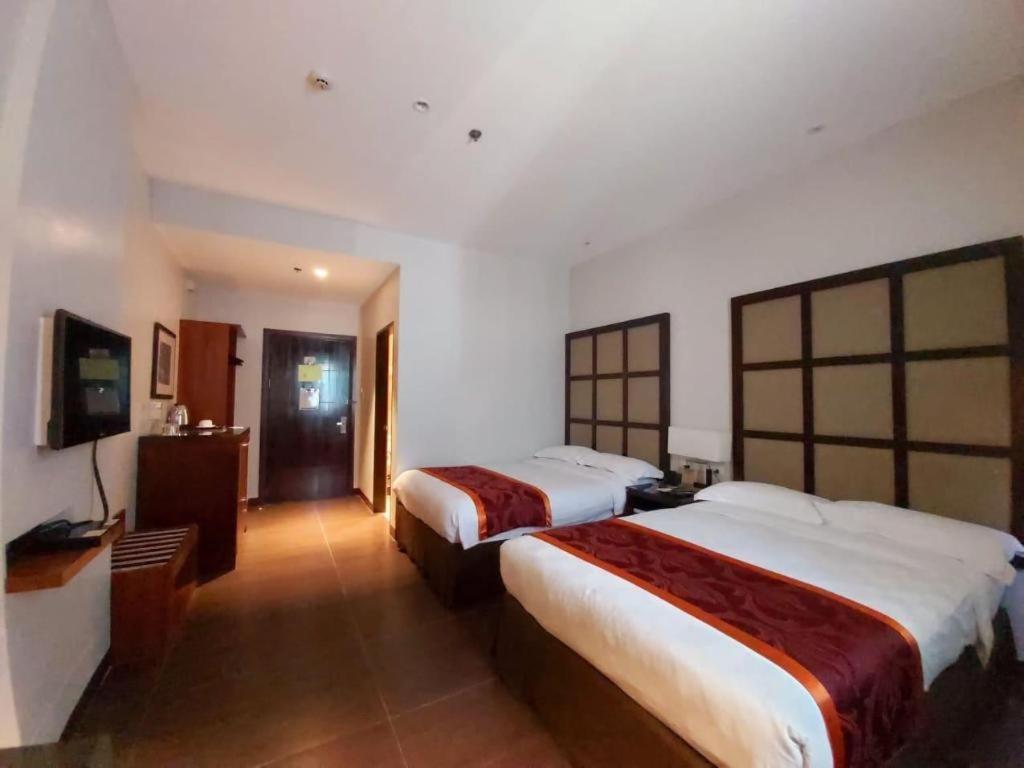 Avenue Suites Bacolod Exterior photo