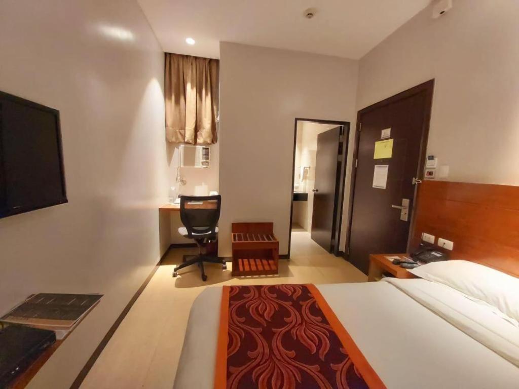 Avenue Suites Bacolod Exterior photo