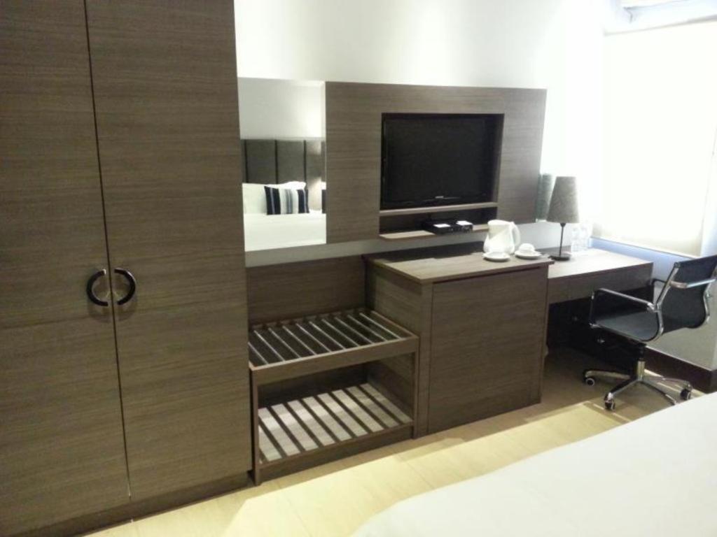Avenue Suites Bacolod Exterior photo