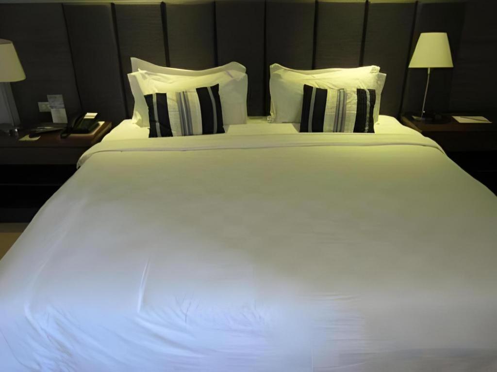 Avenue Suites Bacolod Exterior photo