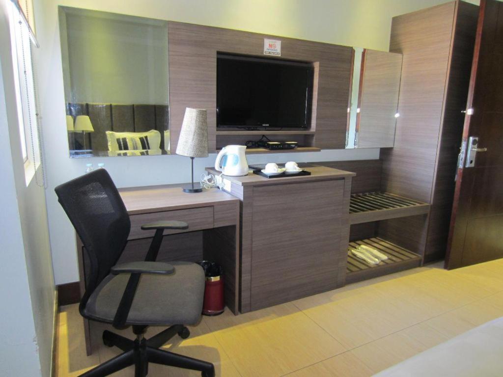 Avenue Suites Bacolod Exterior photo