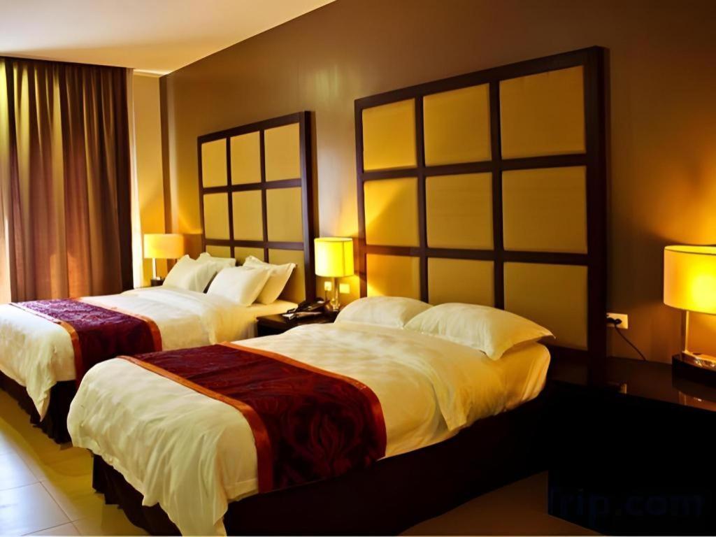 Avenue Suites Bacolod Exterior photo