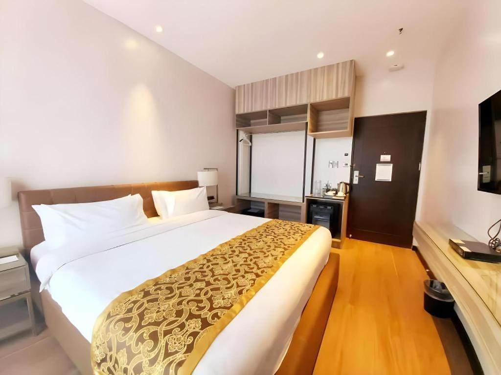 Avenue Suites Bacolod Exterior photo