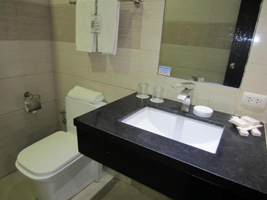 Avenue Suites Bacolod Exterior photo